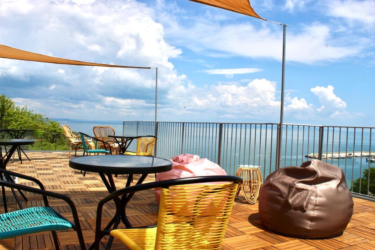 Hotel Sunset Art Beach Front Chernomorets Esterno foto