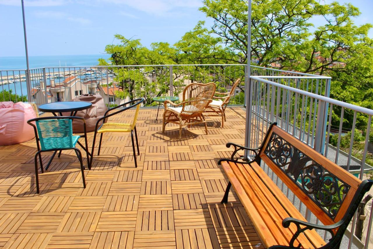 Hotel Sunset Art Beach Front Chernomorets Esterno foto